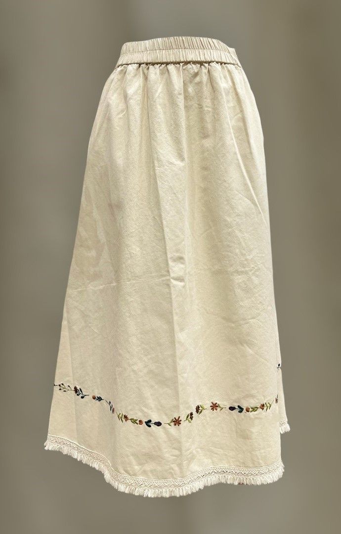 Falda beige bordados