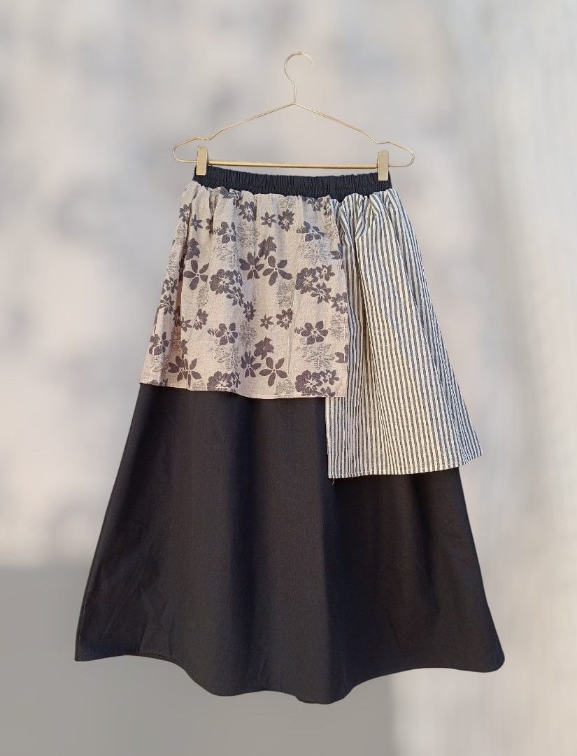 Falda negra capas