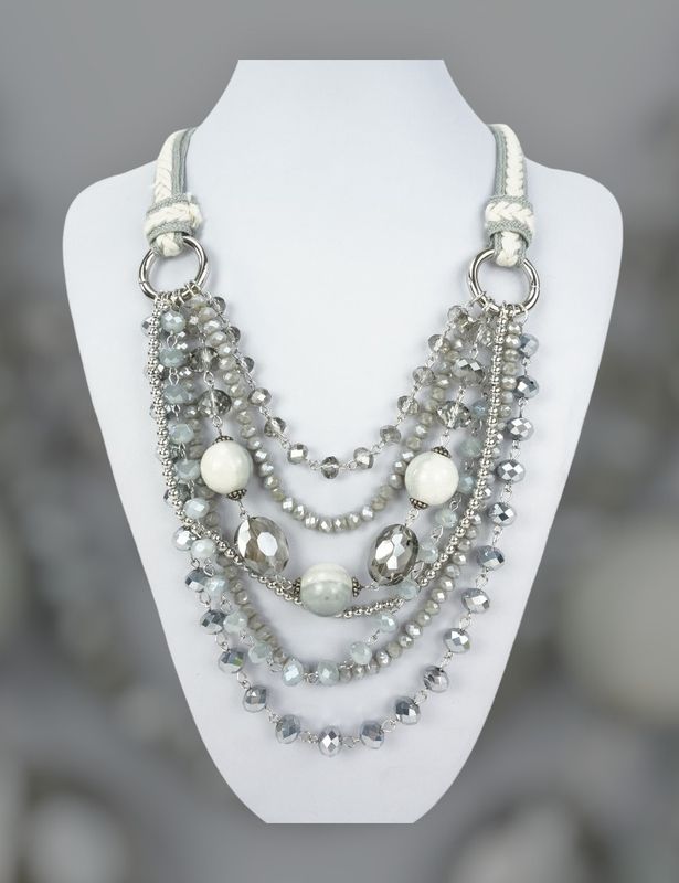 Collar perlas y abalorios (gris)