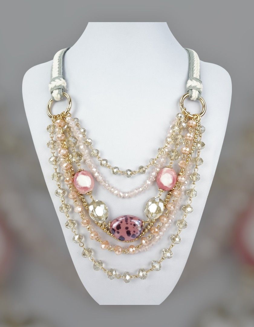Collar perlas y abalorios (rosa)