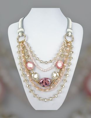Collar perlas y abalorios (rosa)