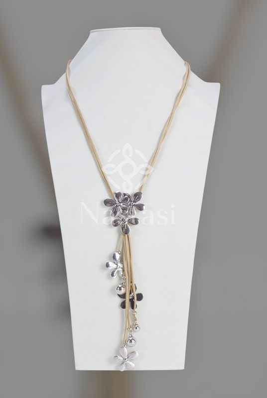 Collar metal y antelina