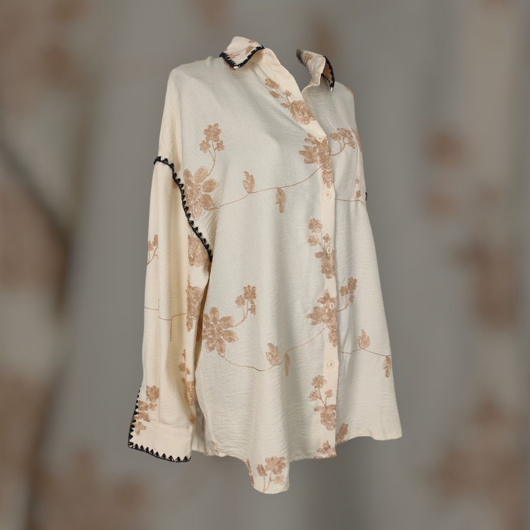 Camisa flores bordadas