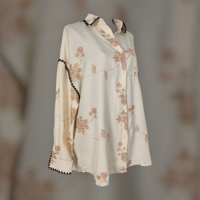 Camisa flores bordadas