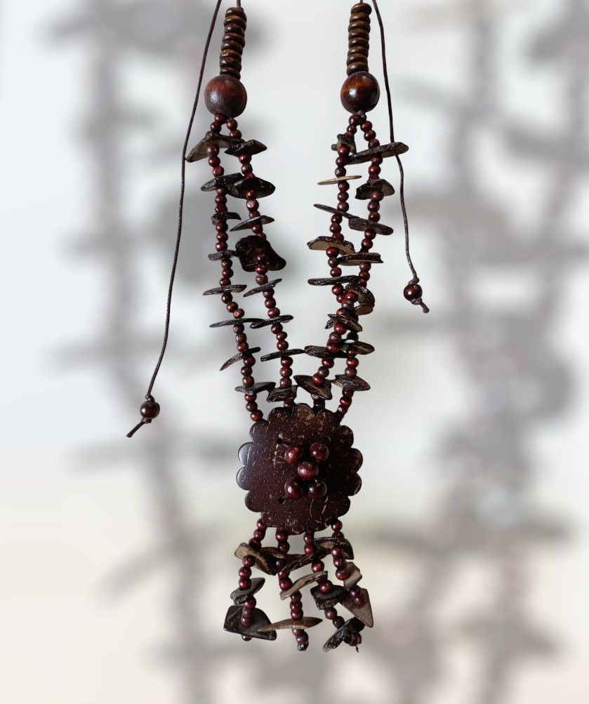 Collar madera flor