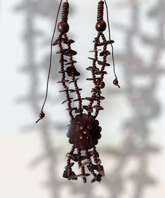 Collar madera flor