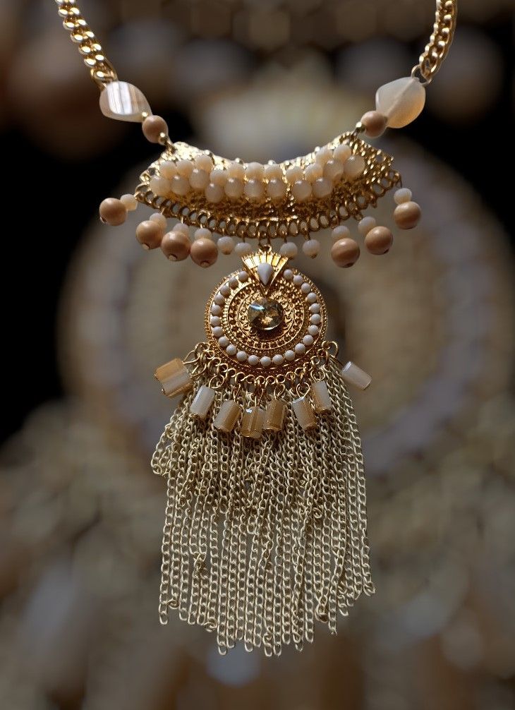 Collar metálico perlitas claras