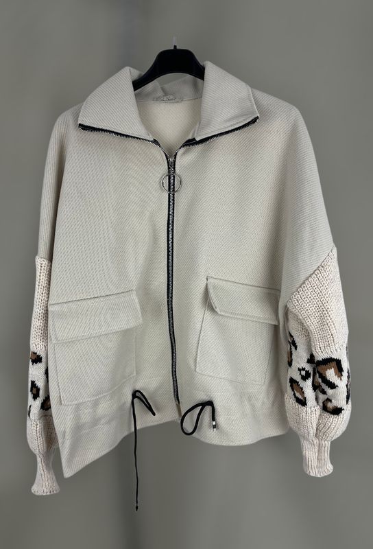Chaqueta mangas animal print beige