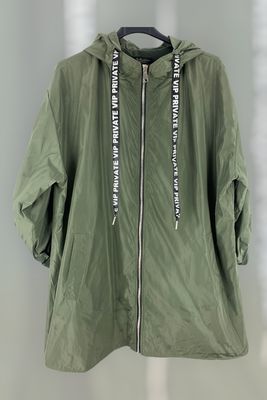Gabardina capucha verde