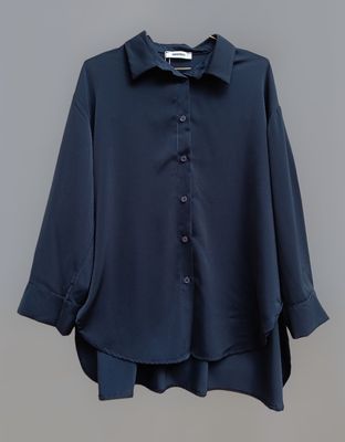 Camisa bajo redondeado azul marino