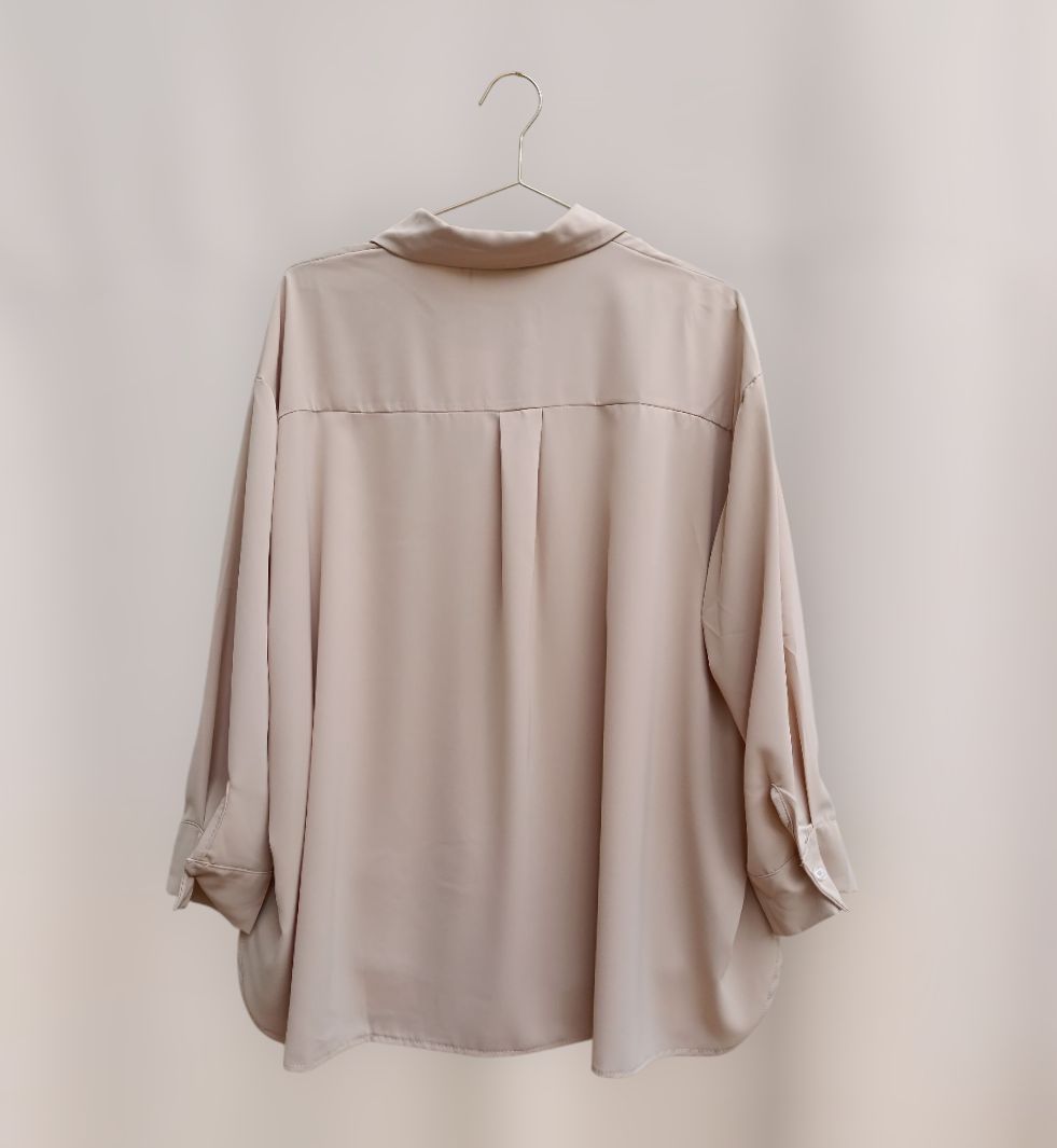 Camisa bajo redondeado beige