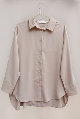 Camisa bajo redondeado beige