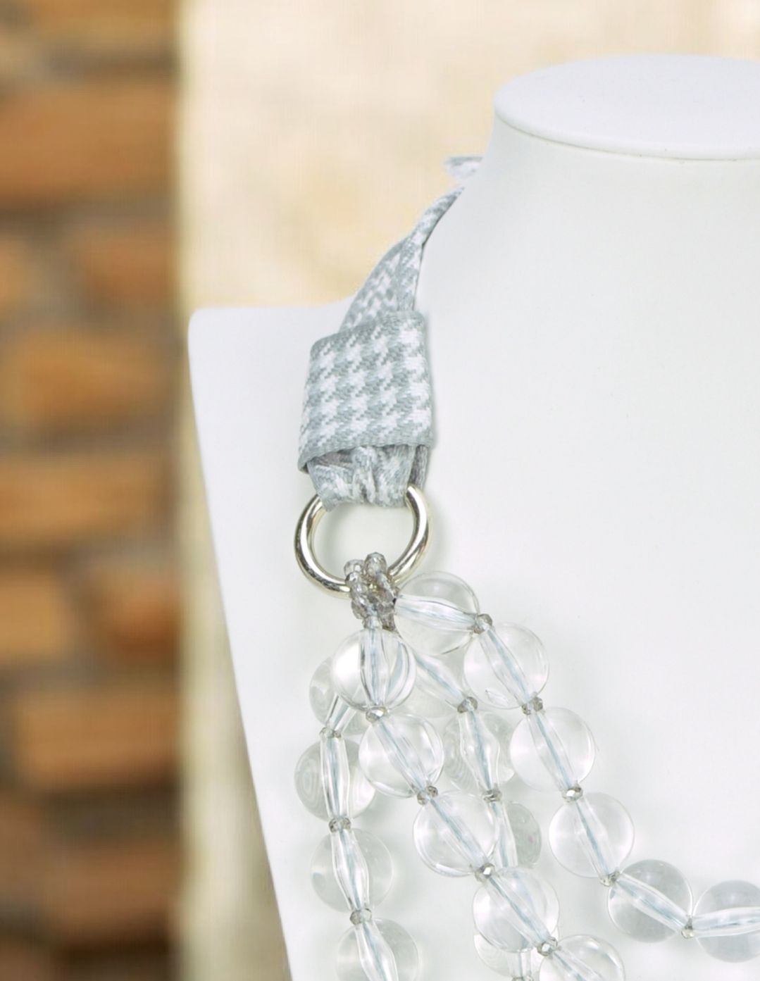 Collar bolas transparentes (gris)