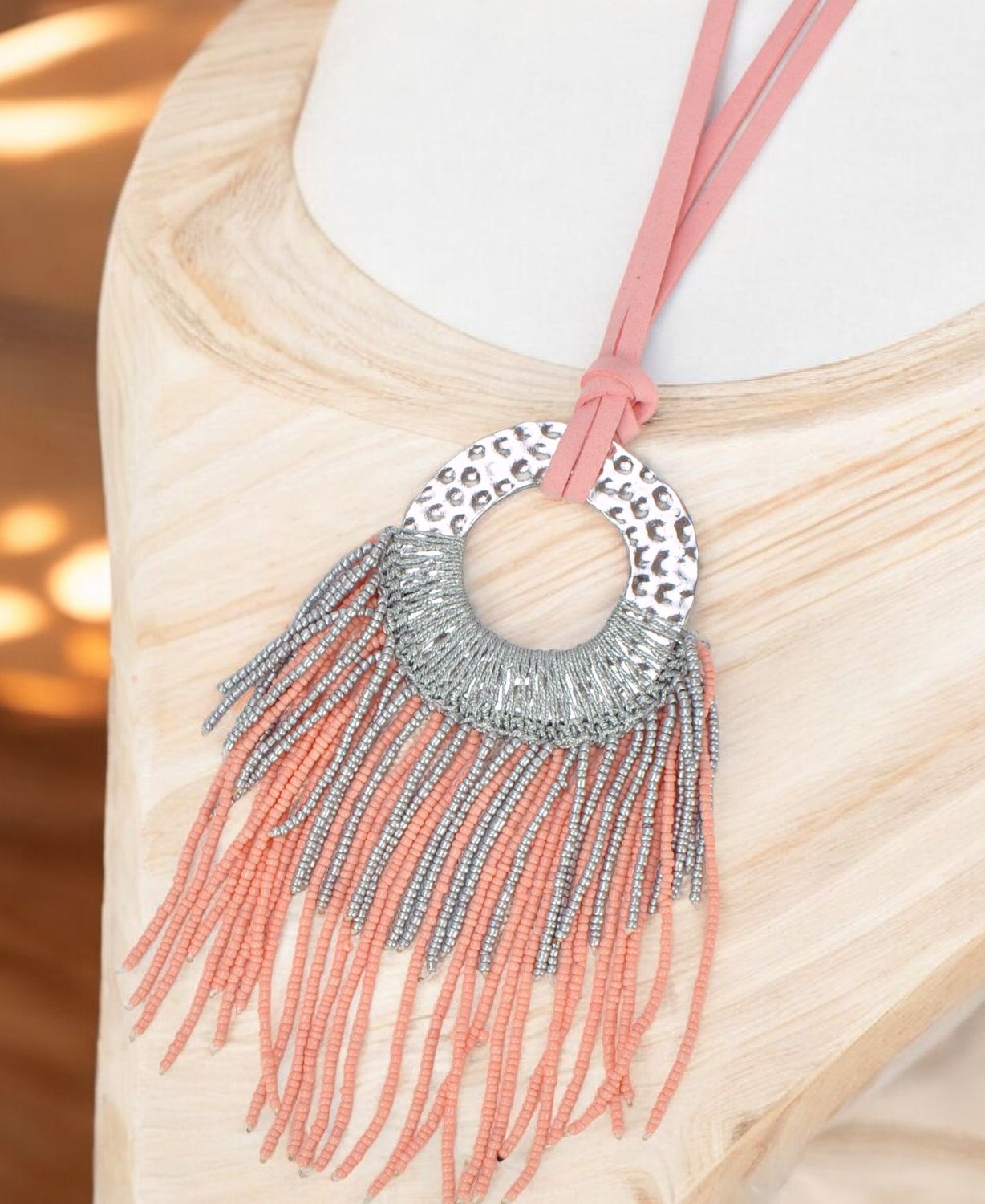 Collar cuentas flecos