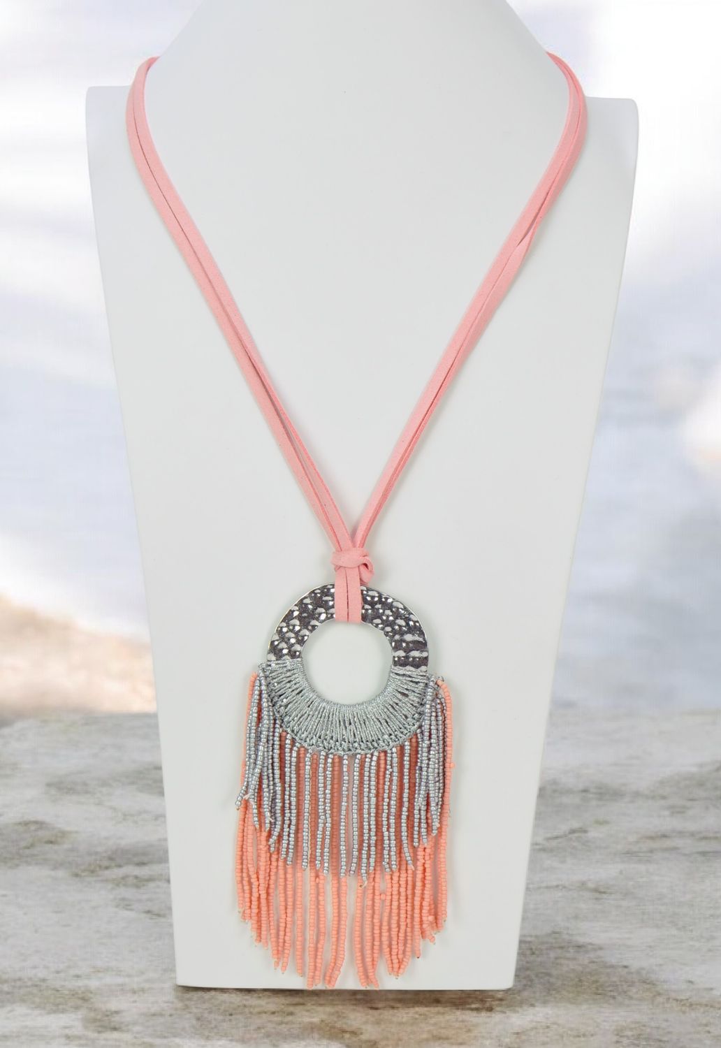 Collar cuentas flecos