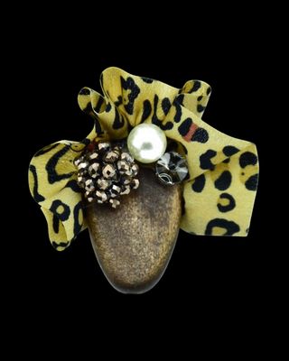 Broche madera animal print