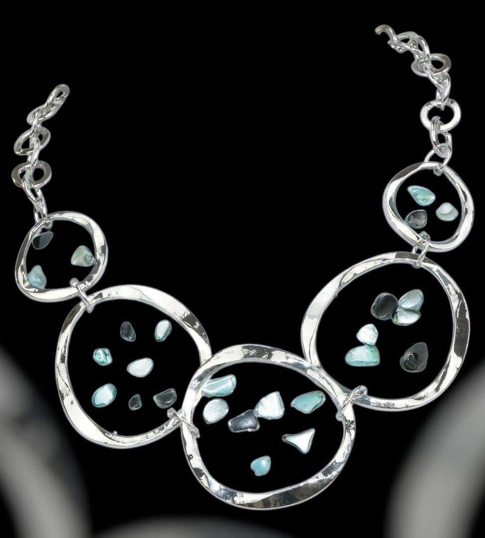 Collar plateado piedras