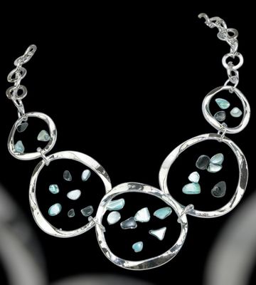 Collar plateado piedras