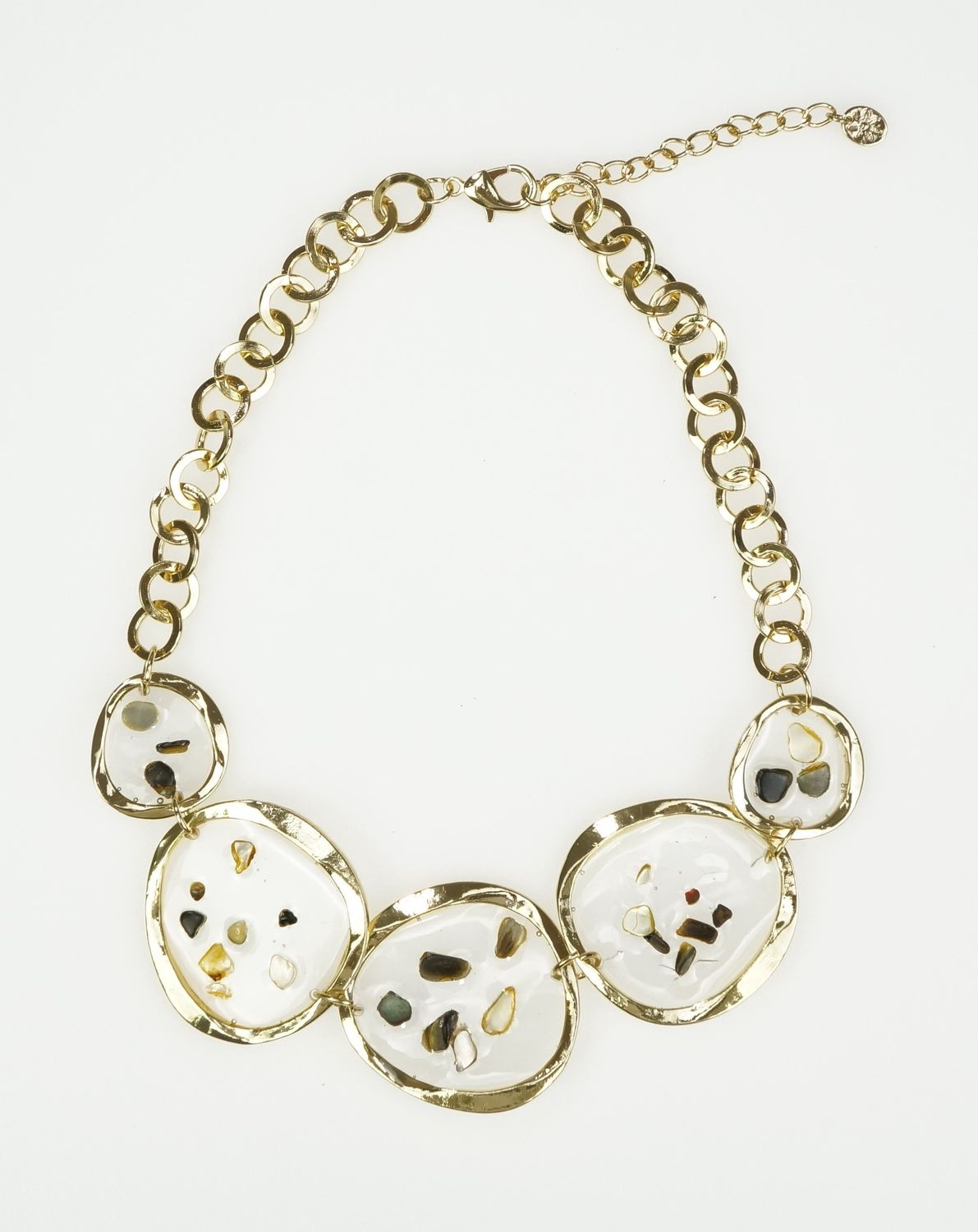Collar dorado piedras