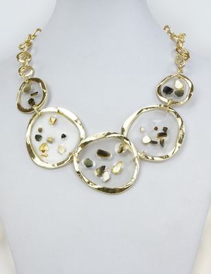 Collar dorado piedras