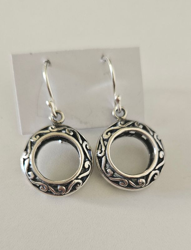 Earring e053