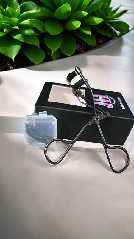 Black Lash Curler