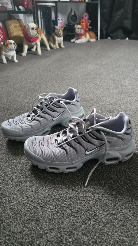 Grey size 9 m tnz