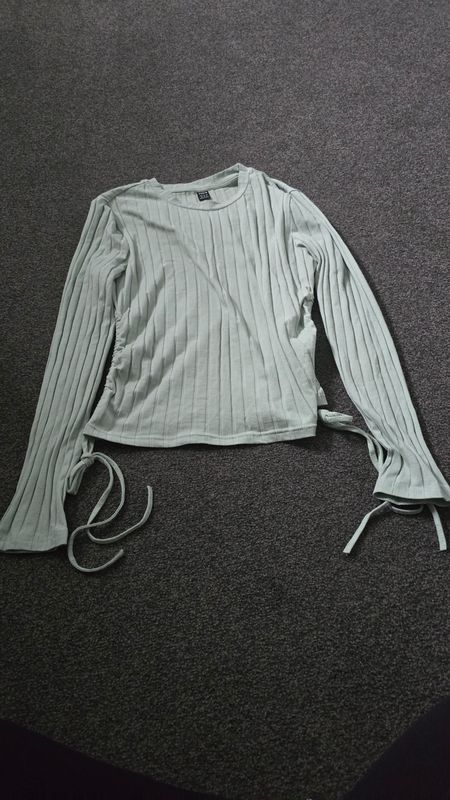 Brand new top says xl more but more a 14