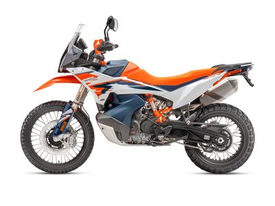 790-890 ADVENTURE 2023-2025