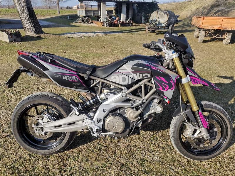 KIT GRAFICHE APRILIA DORSODURO 750 900 - FASTER FUX