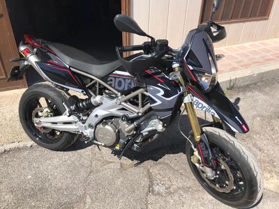 KIT GRAFICHE APRILIA DORSODURO 750 900 - LION