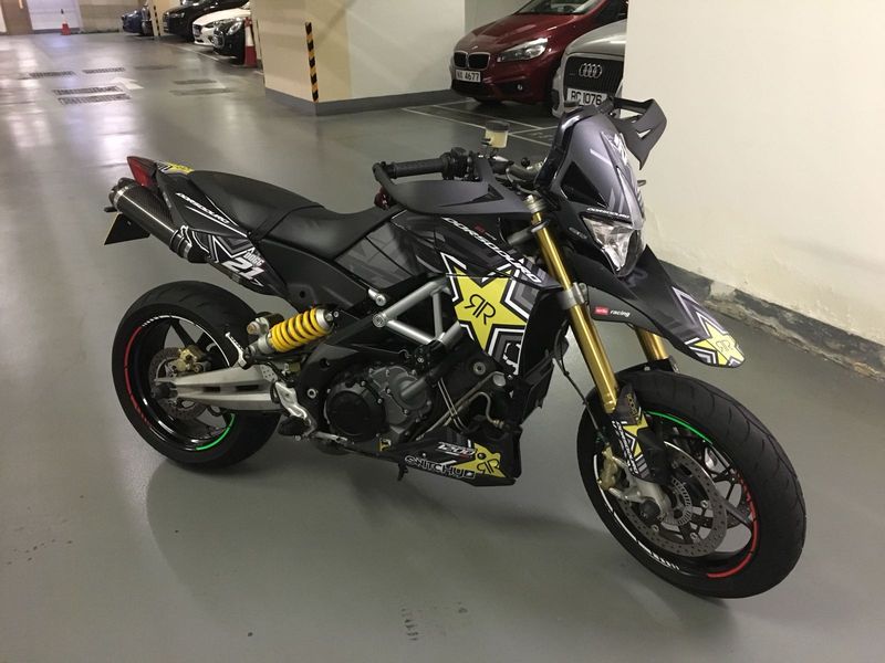 KIT GRAFICHE APRILIA DORSODURO 1200 - BLACK STAR