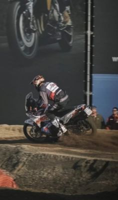 KIT GRAFICHE KTM 790 890 ADVENTURE - IOB VINT4G3 2025 KIT GRAFICHE KTM 790 890 ADVENTURE - IOB VINT4G3 2025