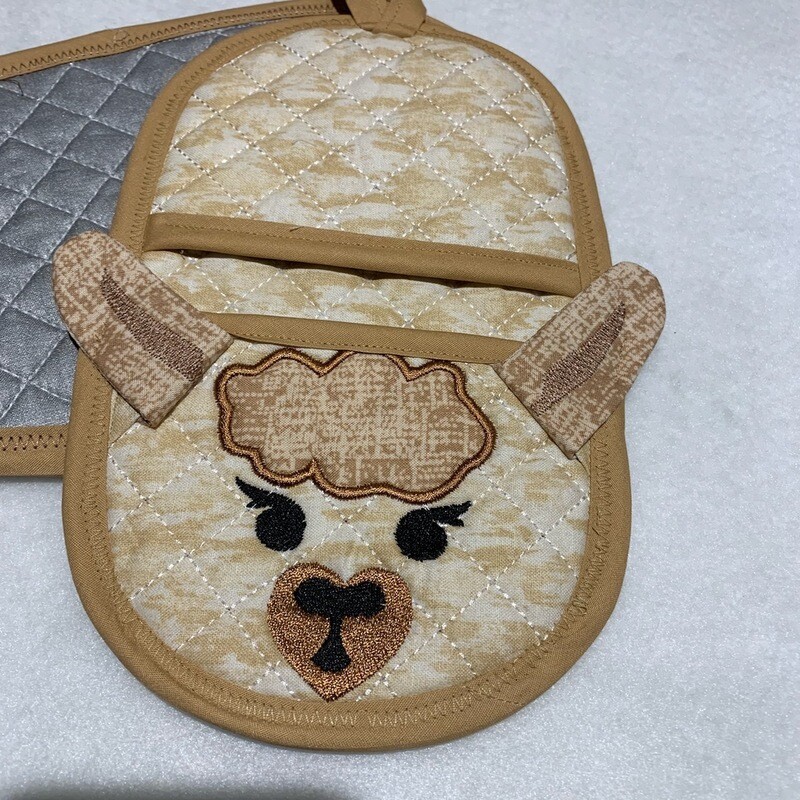 Llama oven mitt machine embroidery in the hoop design