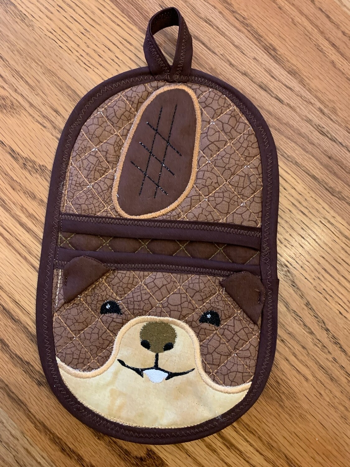 beaver oven mitt embroidery in the hoop