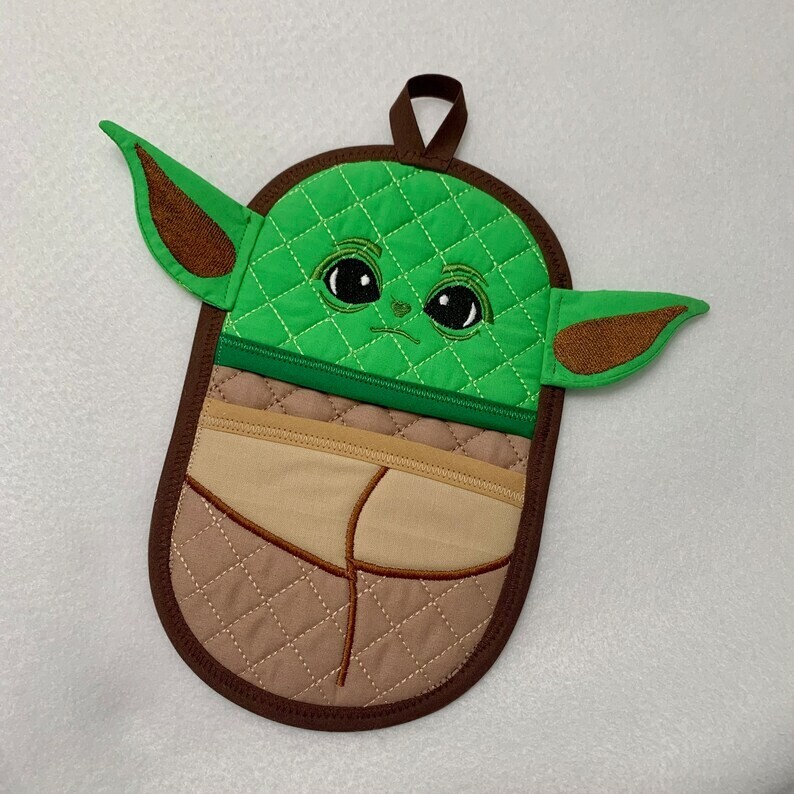 Baby yoda oven mitt machine embroidery in the hoop design