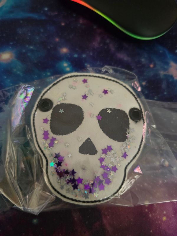 skull black/white for shoes or skates