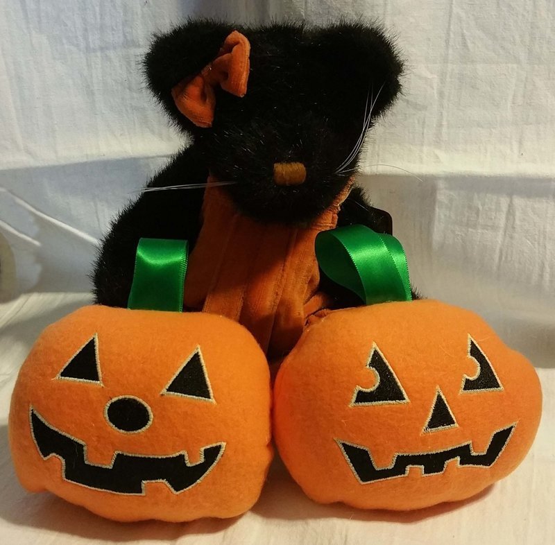 pumpkin stuffie in the hoop embroidery design