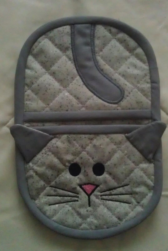 kitty oven mitt embroidery in the hoop