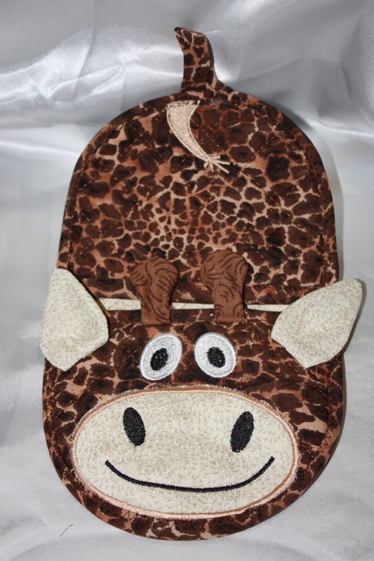 giraffe oven mitt embroidery in the hoop
