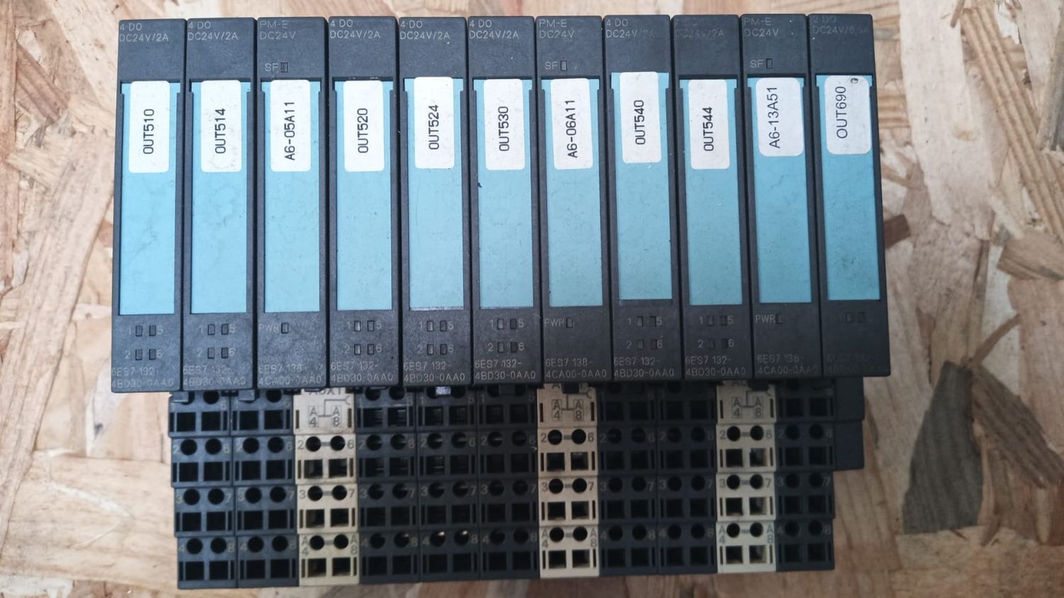 SIEMENS SIMATIC S7 8ES7 132-4BB00-0AA0