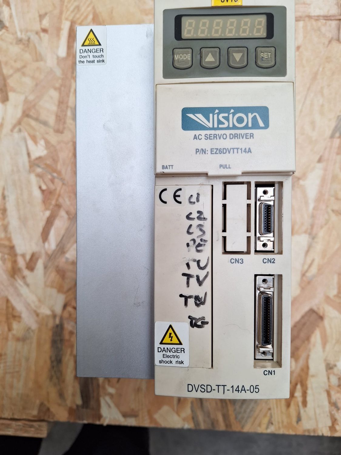 VISION AC SERVO DRIVER MODEL DVSD-TT-14A-05 AC200 230V 50-60HZ 3D TT071I024