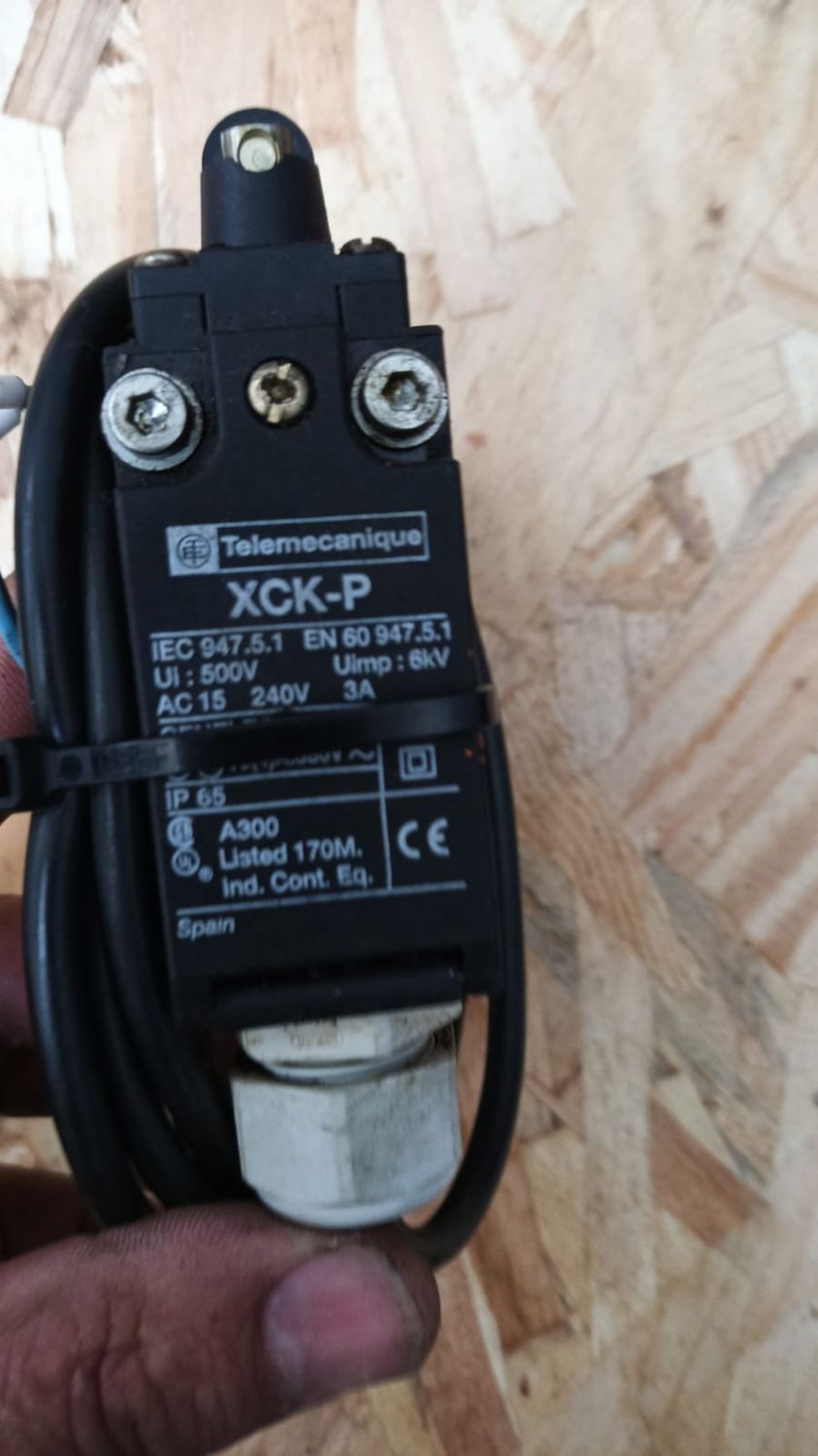 ​TELEMANIQUE XCK-P IEC 947.5.1 EN 60 947.5.1 500V 6KV AC 15 240V 3A