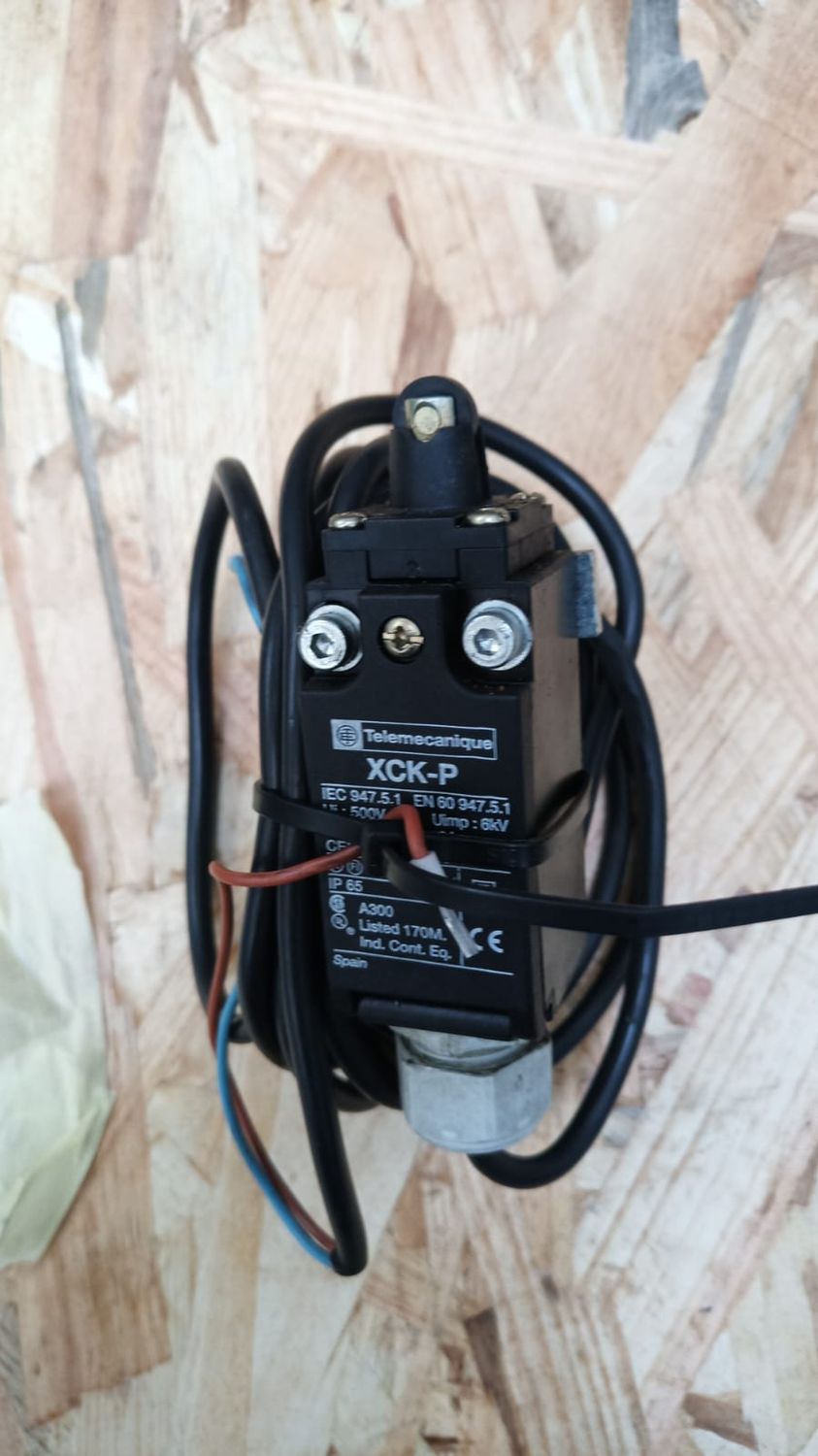 TELEMECANIQUE VCK-P IEC 947.5.1 EN 60 947.5.1 500V 6KW IP 65 A300 SPCH 01-01