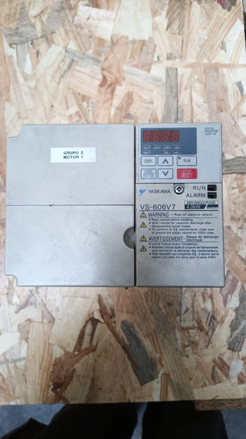 ​YASKAWA VS-606V7 GRUPO2 MOTOR1 CIMR-V7CCB4P0 B4P07