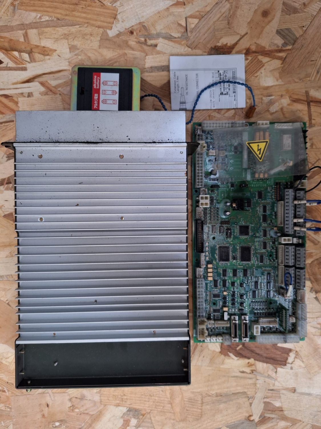 BL SUPER SERVO AMPLIFIER MODEL PE9A050UXXXC01 SANYO DENKI + PLACA BROTHER B52J074-4