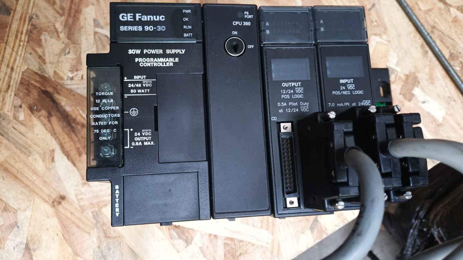 GE FANUC SERIE 90-30 30W POWER SUPPLY PROGRAMMABLE CONTROLLER