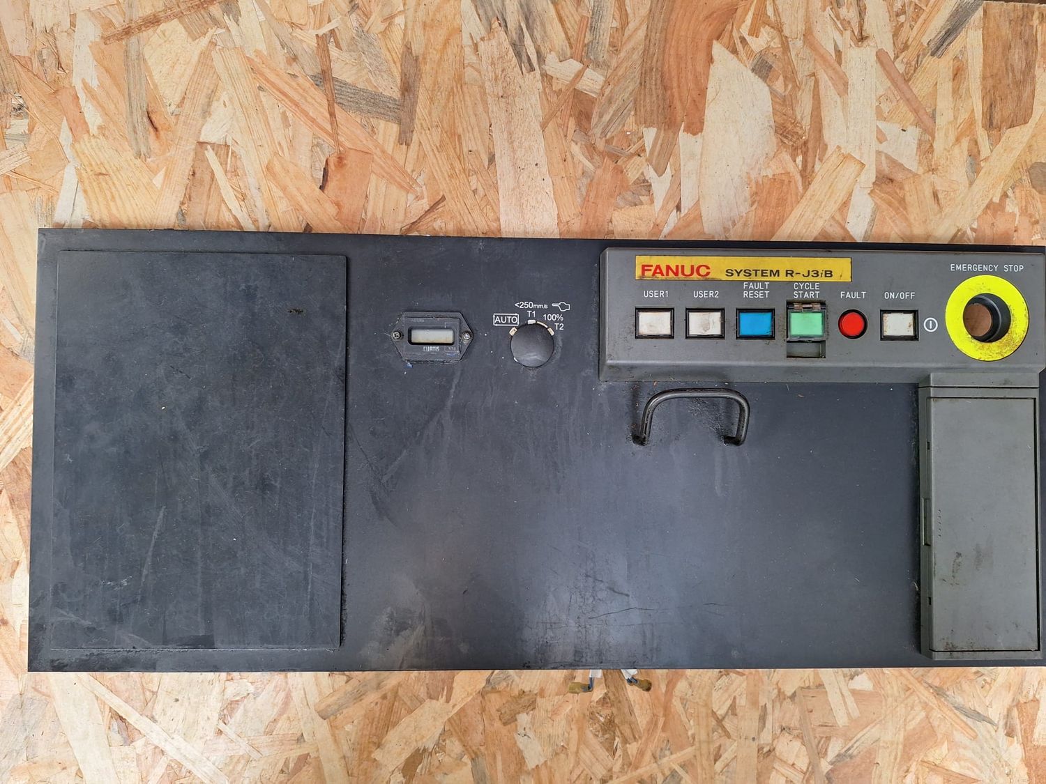 FANUC SYSTEM R-J3 B OPERATOR'S PANEL A05B-2452-C151 P28322 2005 A20B-1007-085 A20B-2100-077