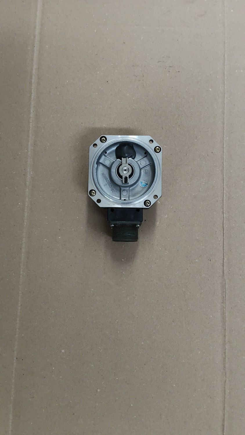 SERVO MOTOR J5AUAOA4UHR E