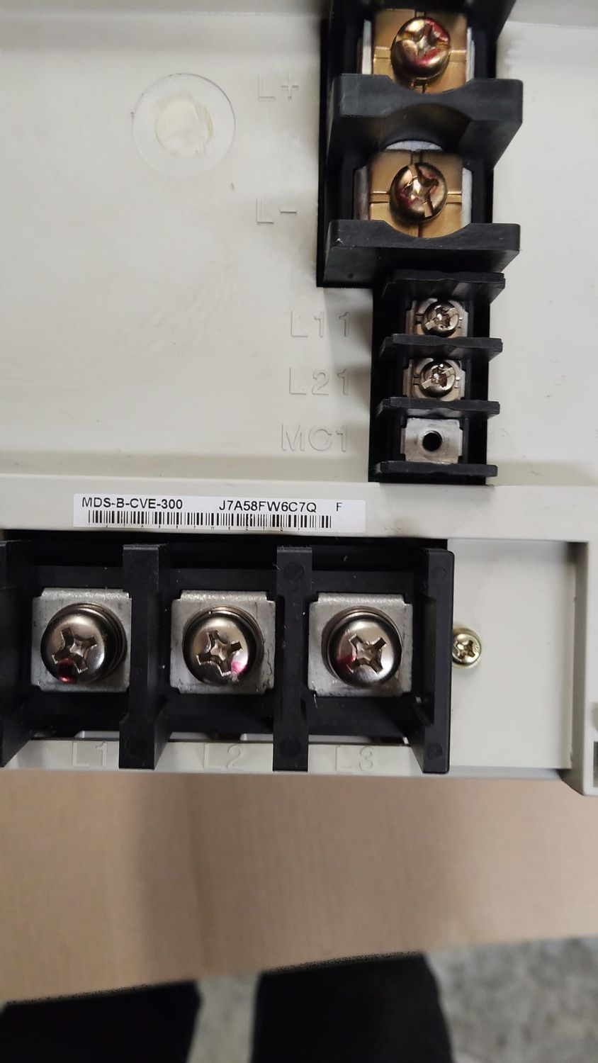 Unidad de alimentación Mitsubishi MDS-B-CVE-300